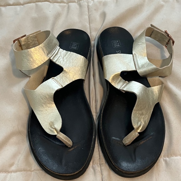 GOLD/METALLIC SANDALS - Picture 3 of 4